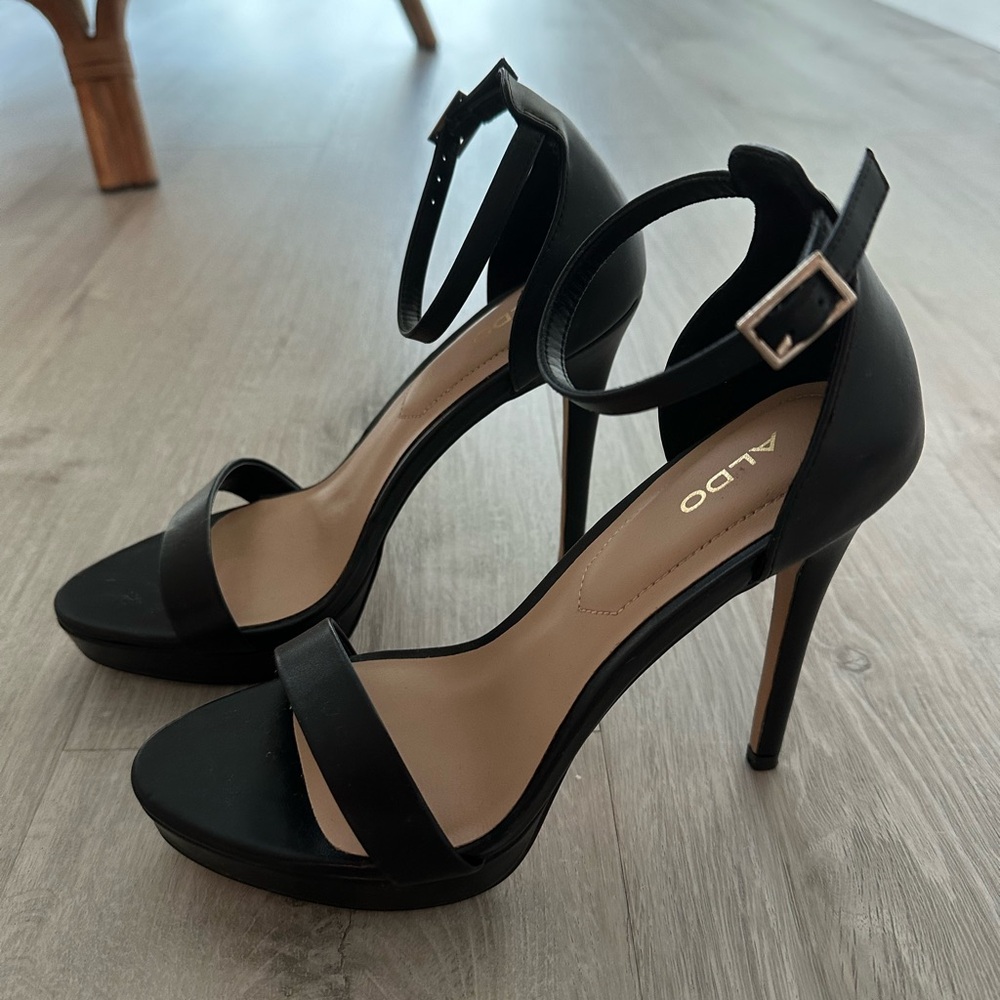 ALDO HEELS ONLY WORE A COUPLE OF HOURS